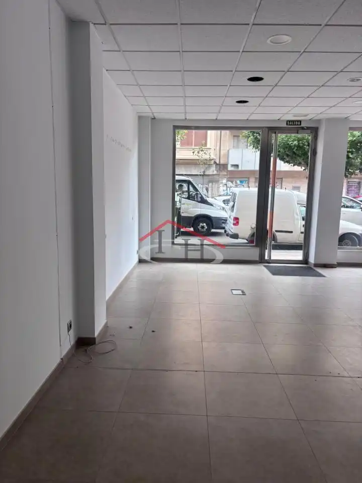Local comercial en venda a Avenida Lancia, imagen 5