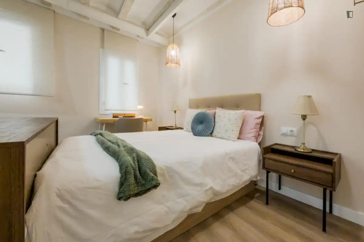 Schlafzimmer von Wohnungen zur Miete in Barcelona mit Klimaanlage, Heizung und Möbliert