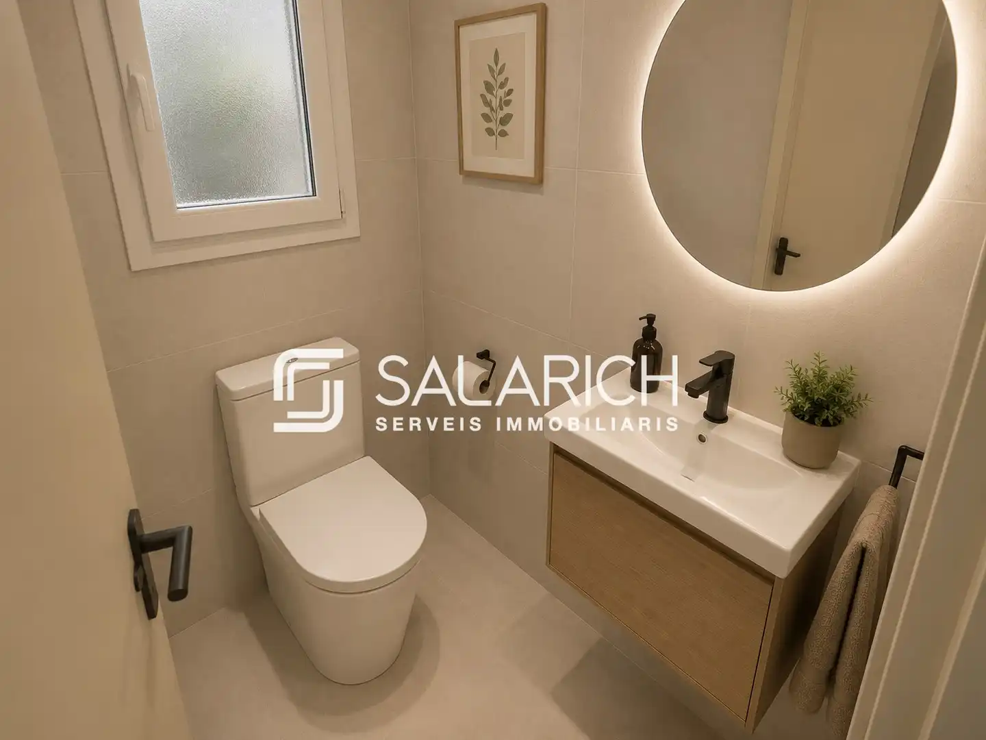 Bathroom of Flat for sale in Barcelona  with Heating