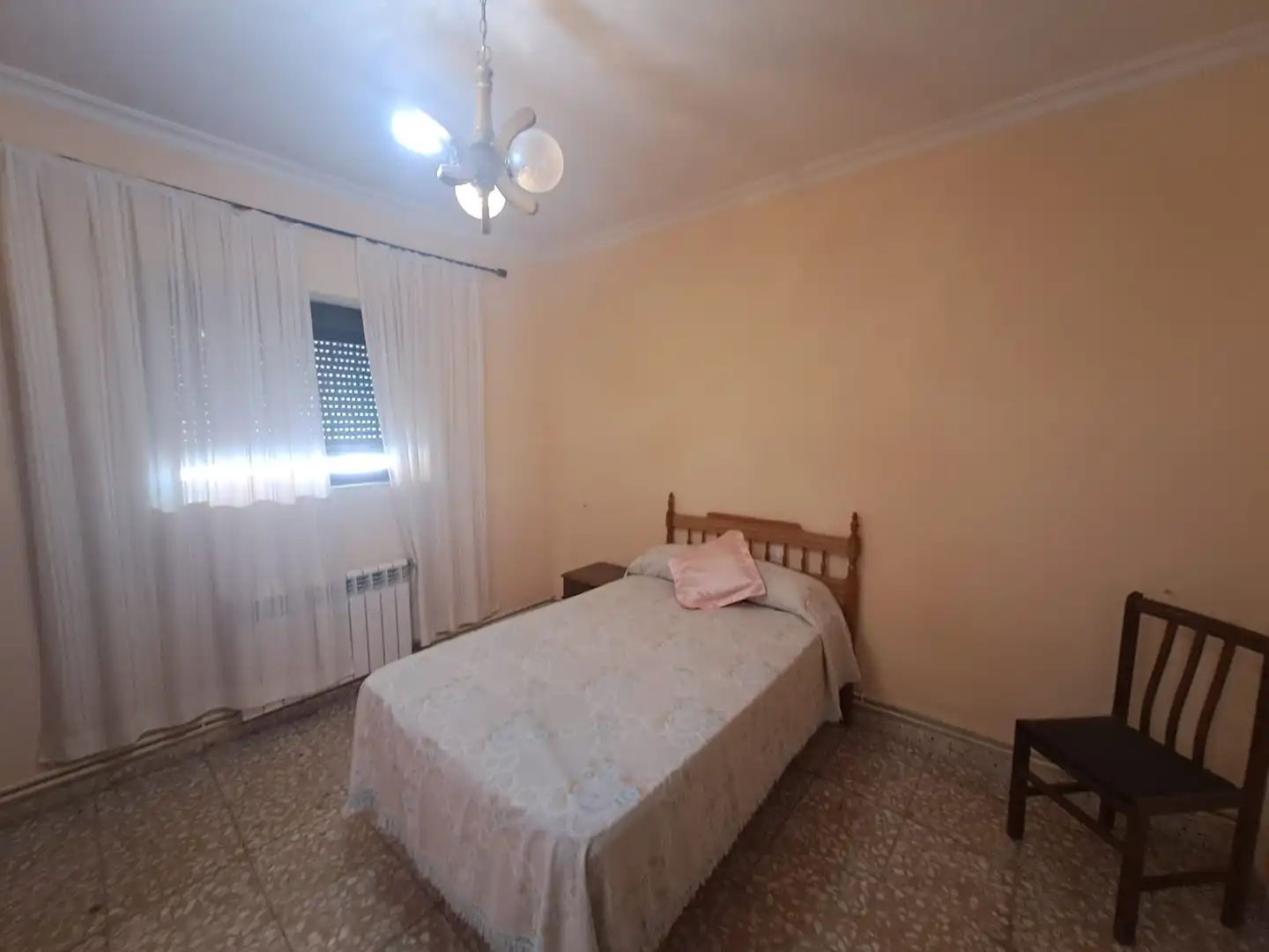 Dormitori de Casa o xalet en venda en Puertollano amb Calefacció, Terrassa i Traster
