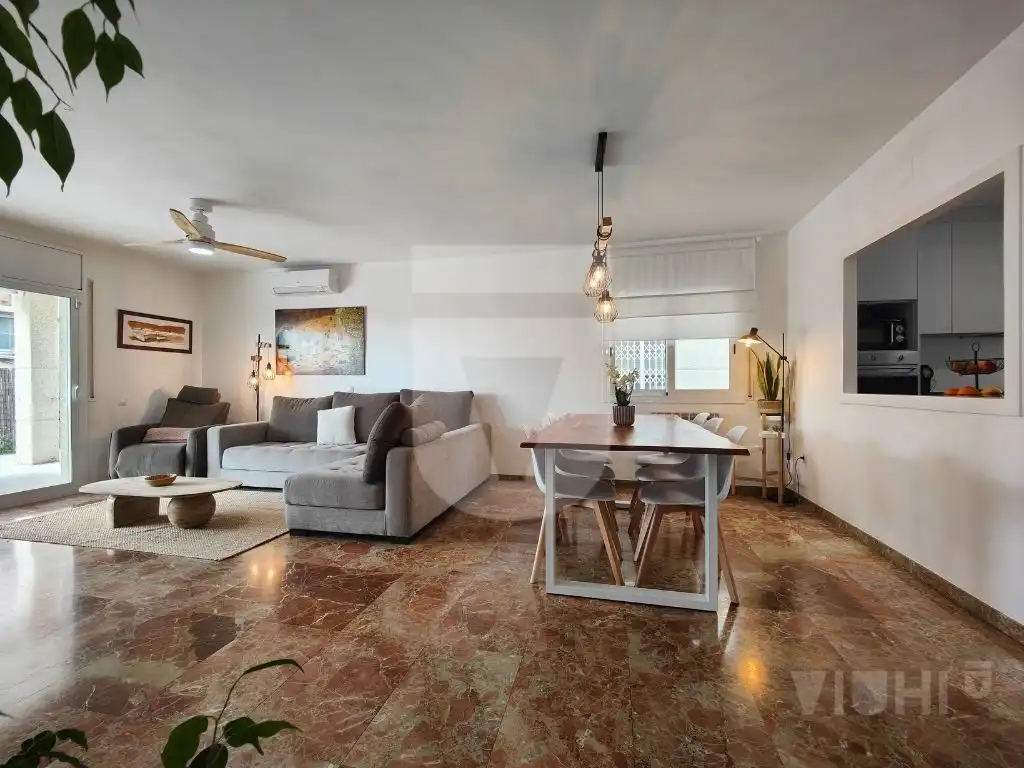 Sala d'estar de Casa o xalet en venda en El Masnou amb Aire condicionat, Calefacció i Jardí privat