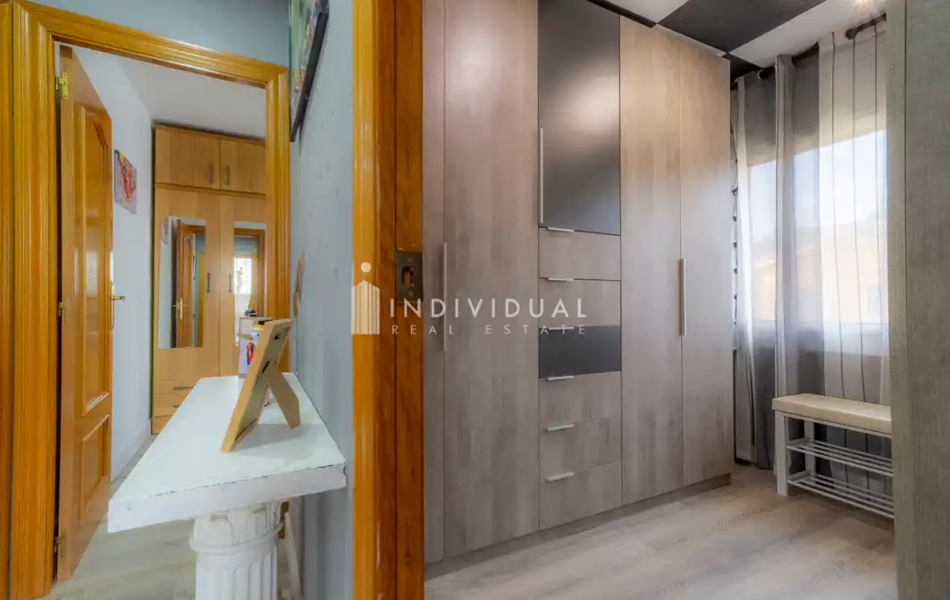 Dormitori de Casa o xalet en venda en Santa Eulàlia de Ronçana amb Aire condicionat, Jardí privat i Parquet