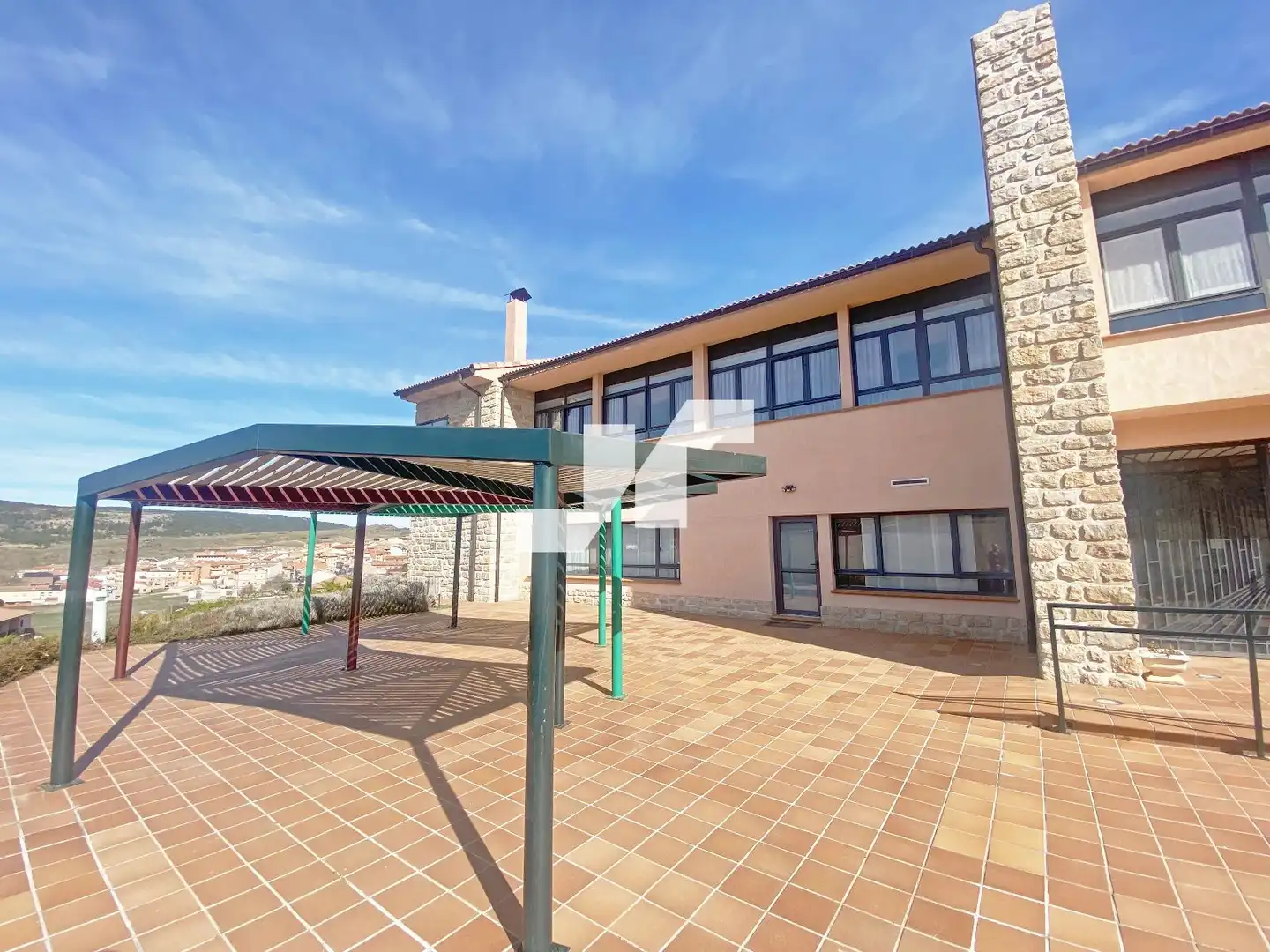 Vista exterior de Edificio en venta en Orea