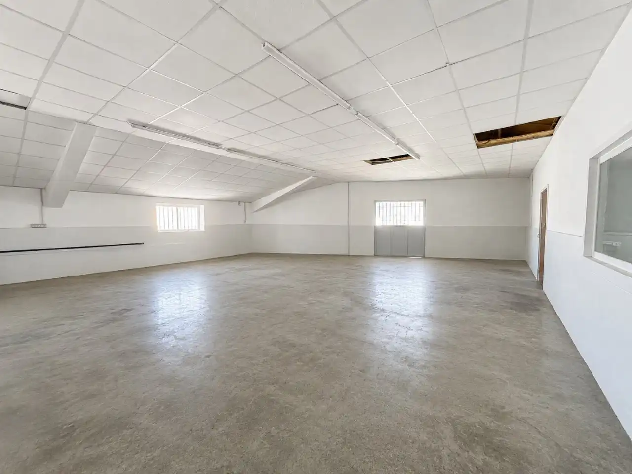 Nave industrial de alquiler en Córdoba con Calefacción y Alarma