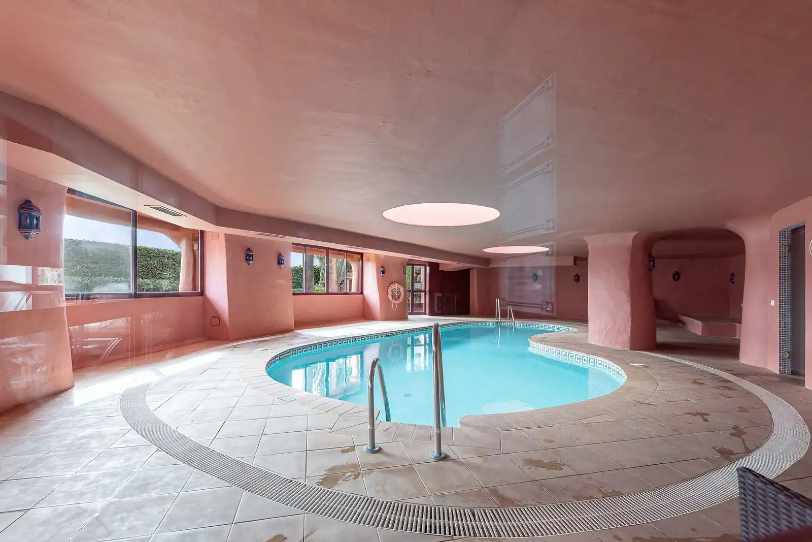 Schwimmbecken von Maisonette zum Verkauf in Estepona mit Klimaanlage, Terrasse und Möbliert