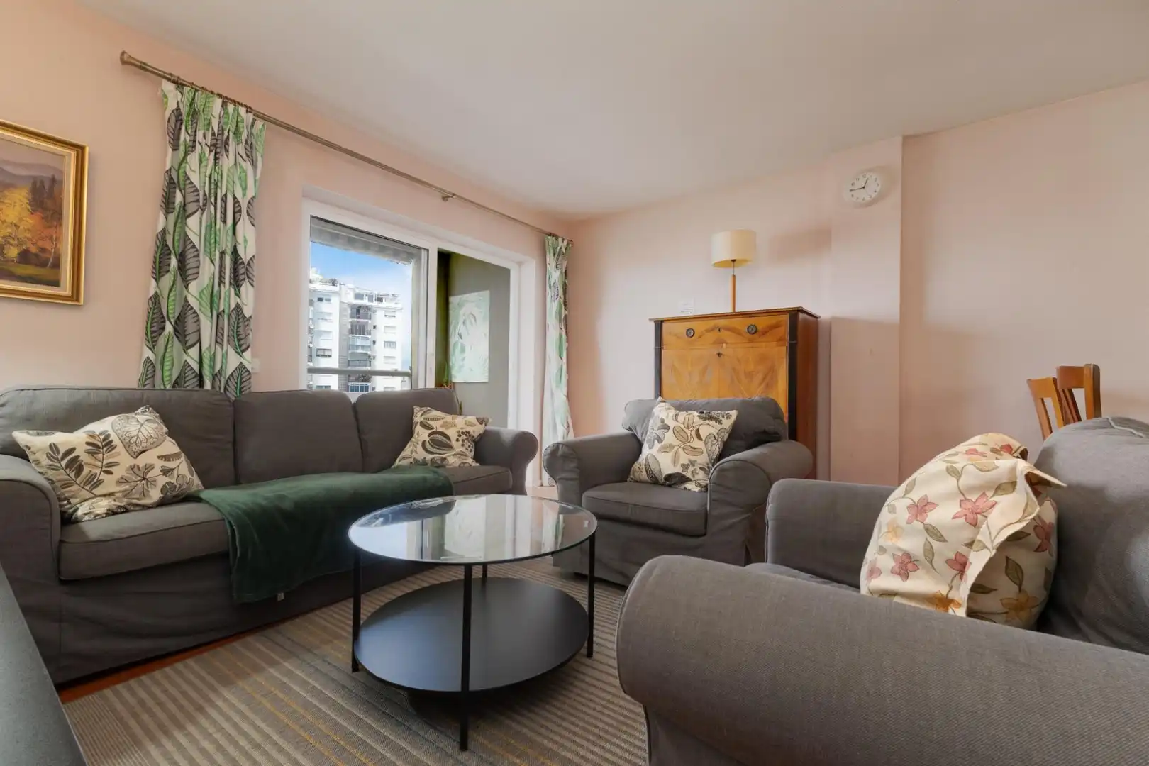 Wohnzimmer von Wohnung zum Verkauf in Fuengirola mit Klimaanlage, Heizung und Gemeinschaftspool