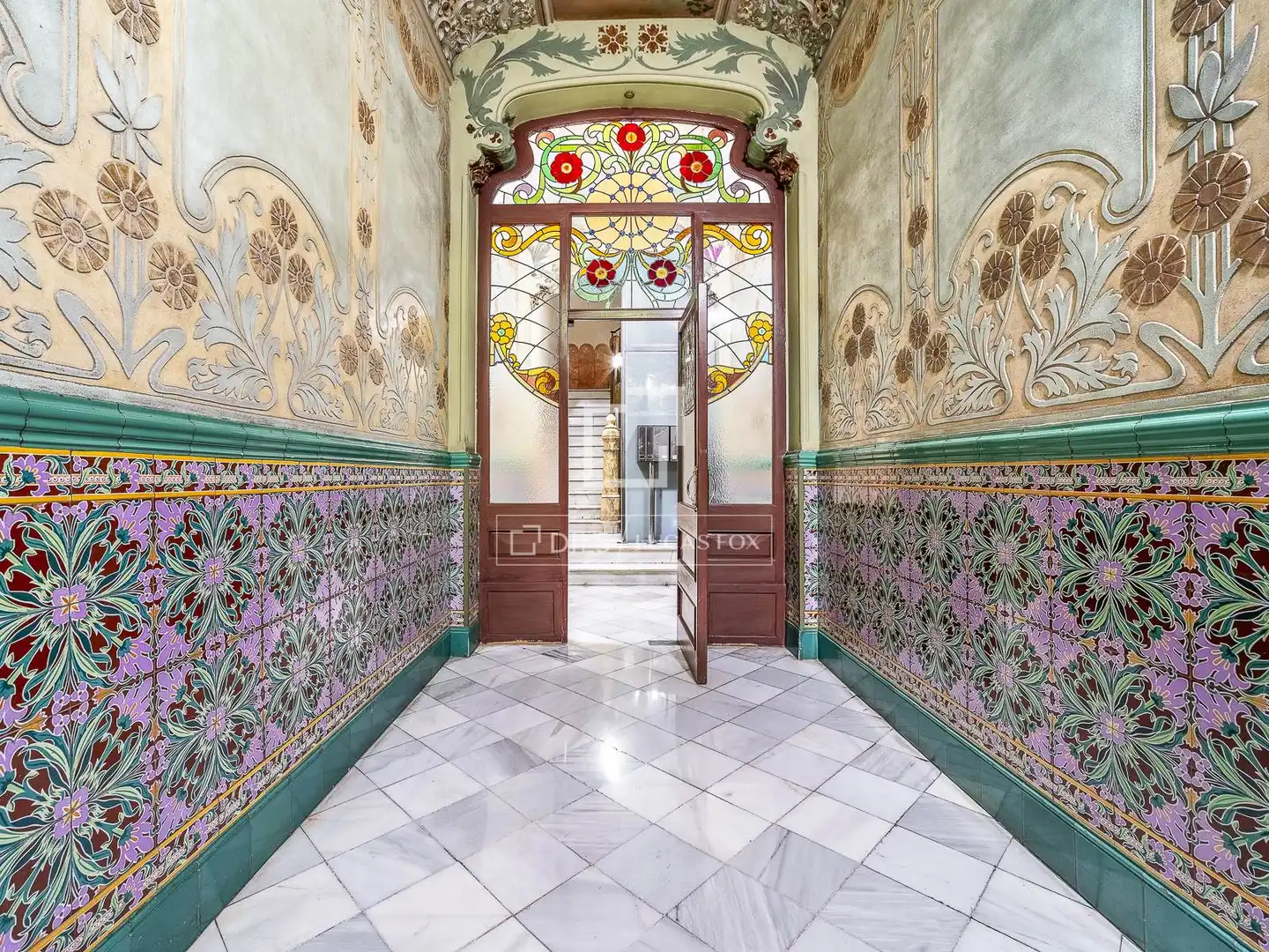 Wohnung zum Verkauf in Barcelona mit Klimaanlage, Terrasse und Balkon
