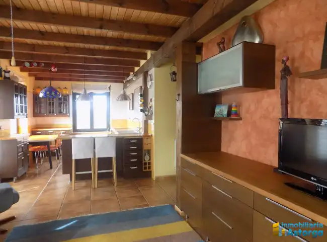 Cocina de Casa o chalet en venta en Villaobispo de Otero con Jardín privado y Parquet