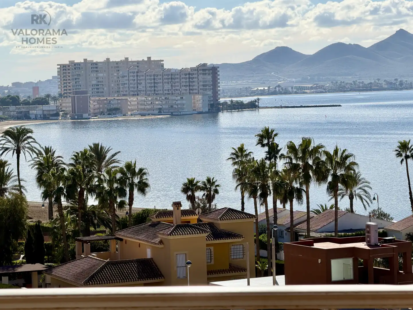 Außenansicht von Wohnung zum Verkauf in La Manga del Mar Menor mit Privatgarten und Terrasse
