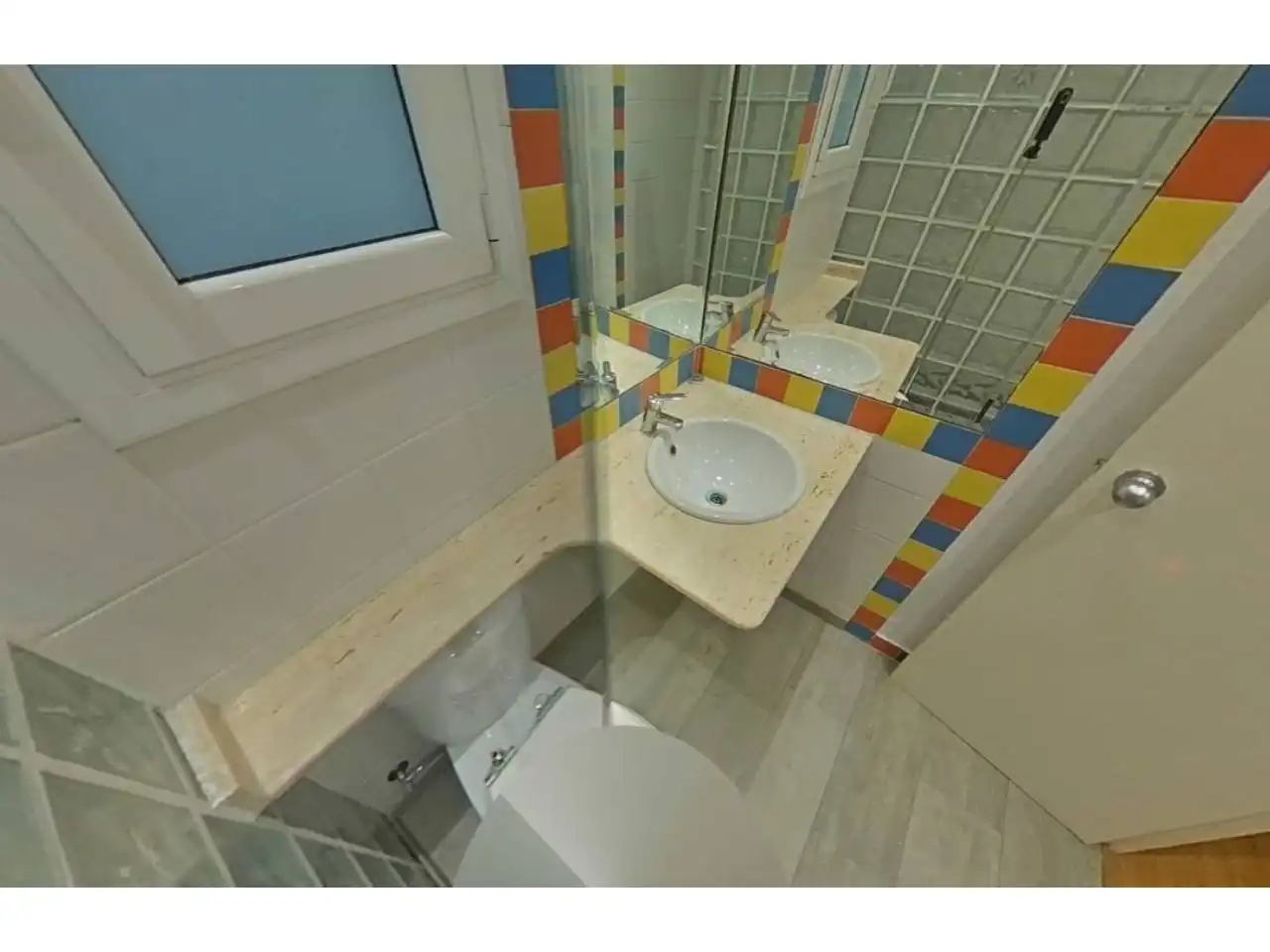Bathroom of Flat for sale in Barcelona  with Parquet flooring and Storage room
