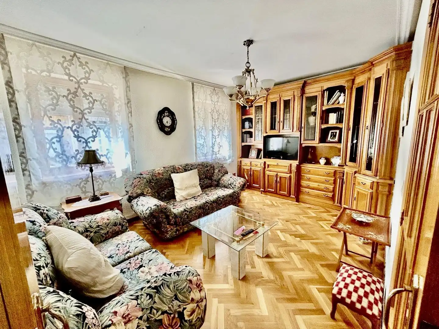 Sala d'estar de Casa o xalet en venda en La Bañeza  amb Calefacció