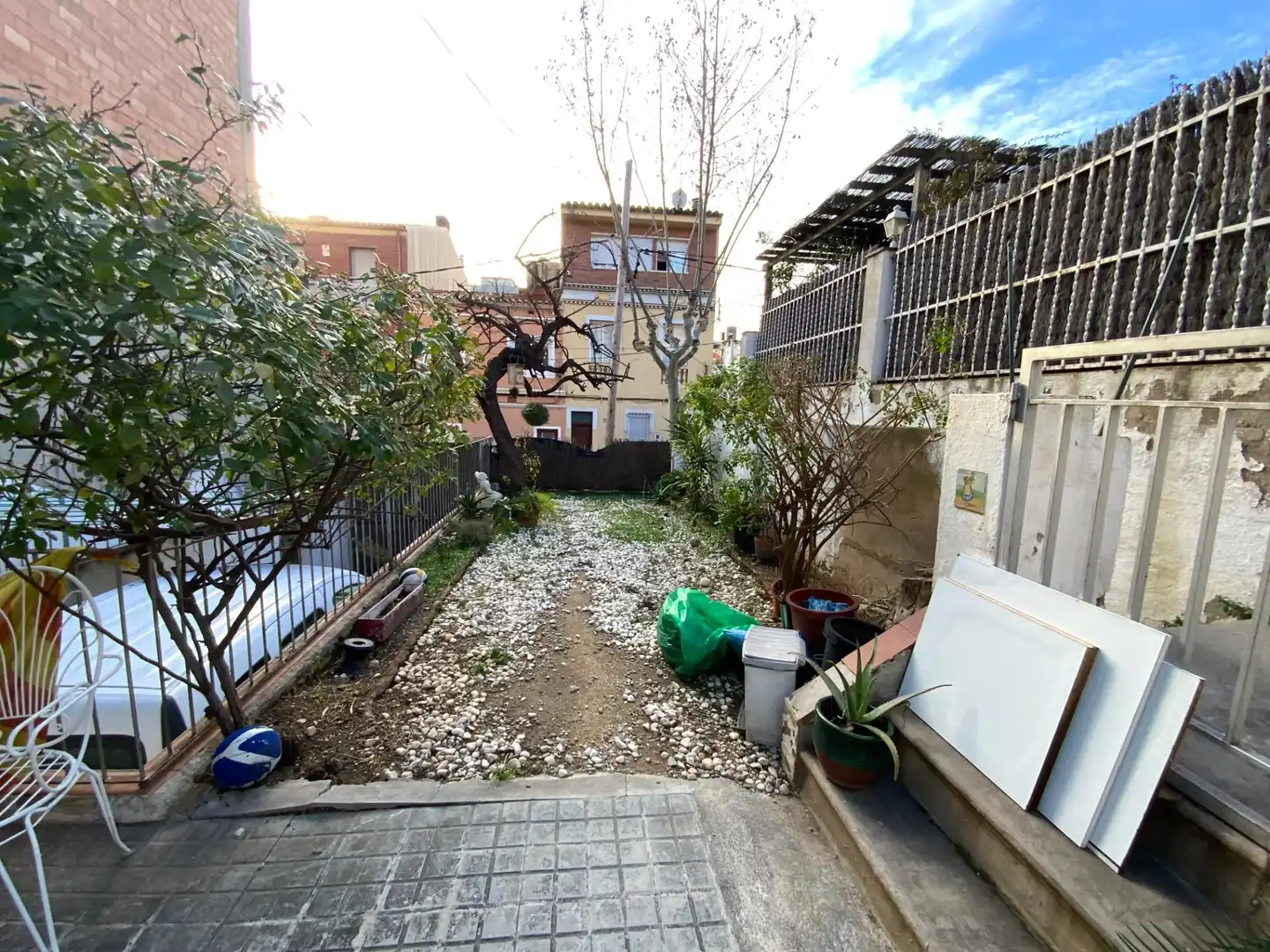 Vista exterior de Casa o xalet en venda en El Masnou amb Terrassa, Traster i Balcó