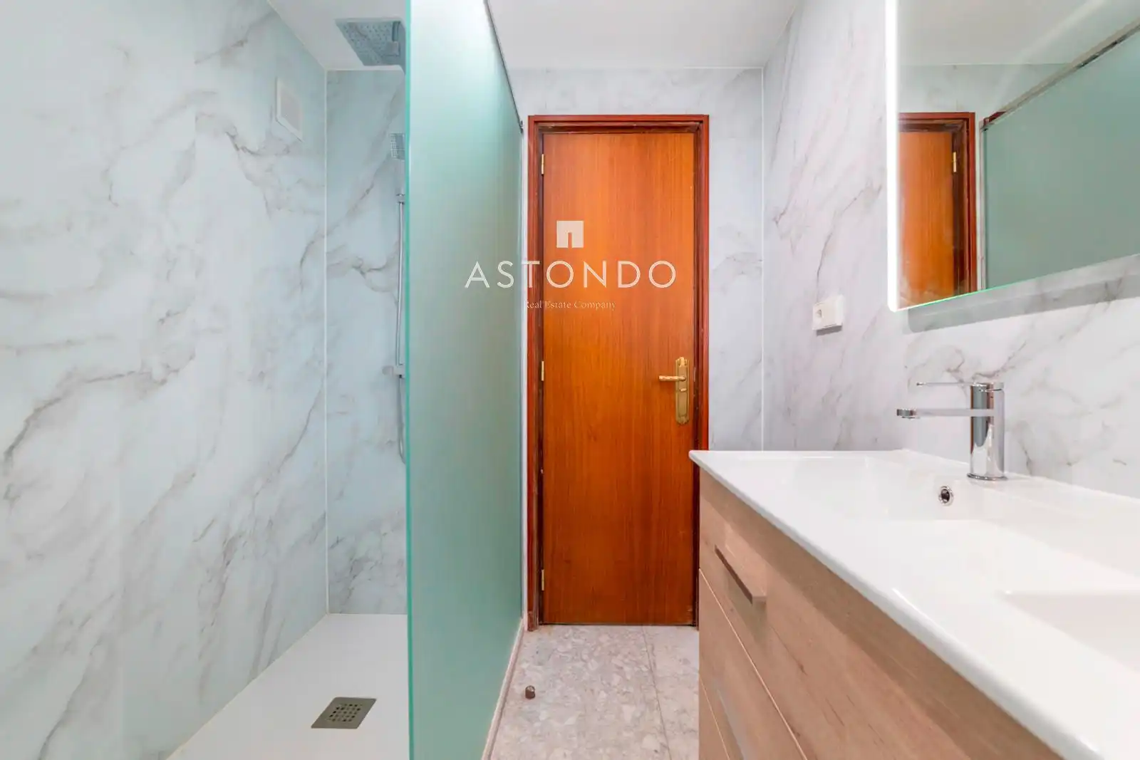 Bathroom of Flat for rent in Madrid  with Air Conditioner, Heating and Terrace