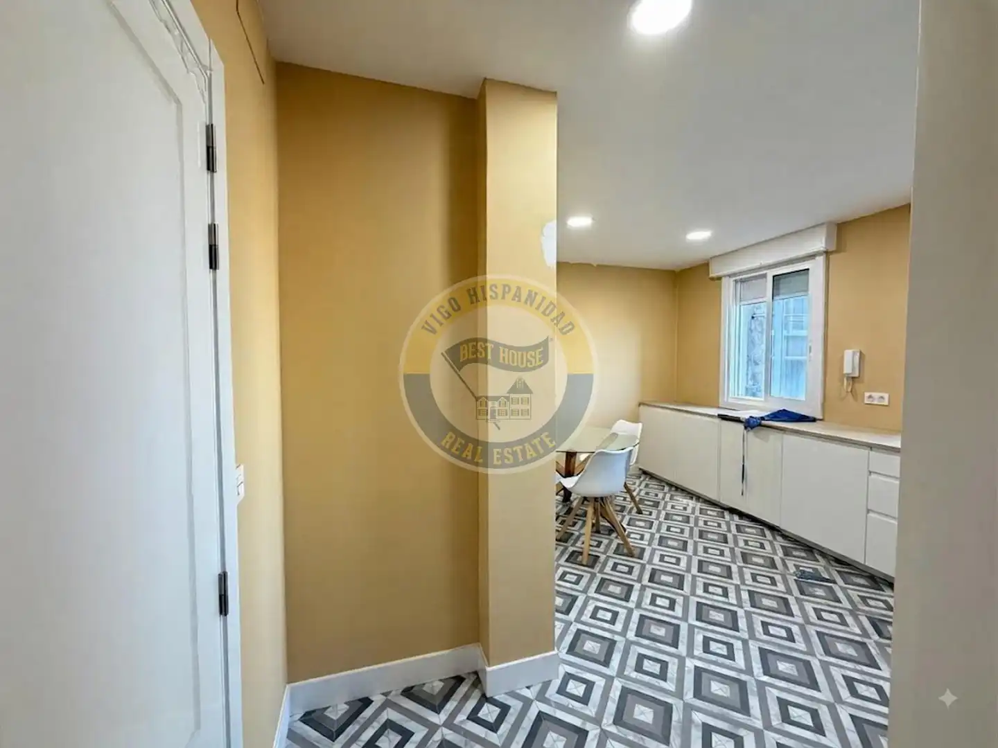 Piso de alquiler en Vigo  con Calefacción, Parquet y Amueblado