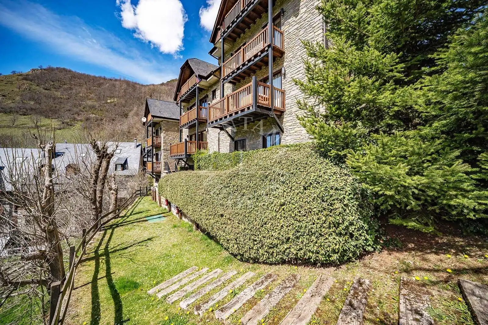 Vista exterior de Casa o xalet en venda en Naut Aran amb Traster