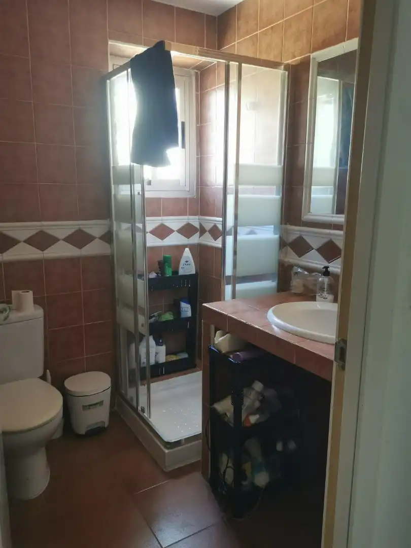 Bathroom of Flat for sale in Sevilla  with Air Conditioner, Heating and Furnished