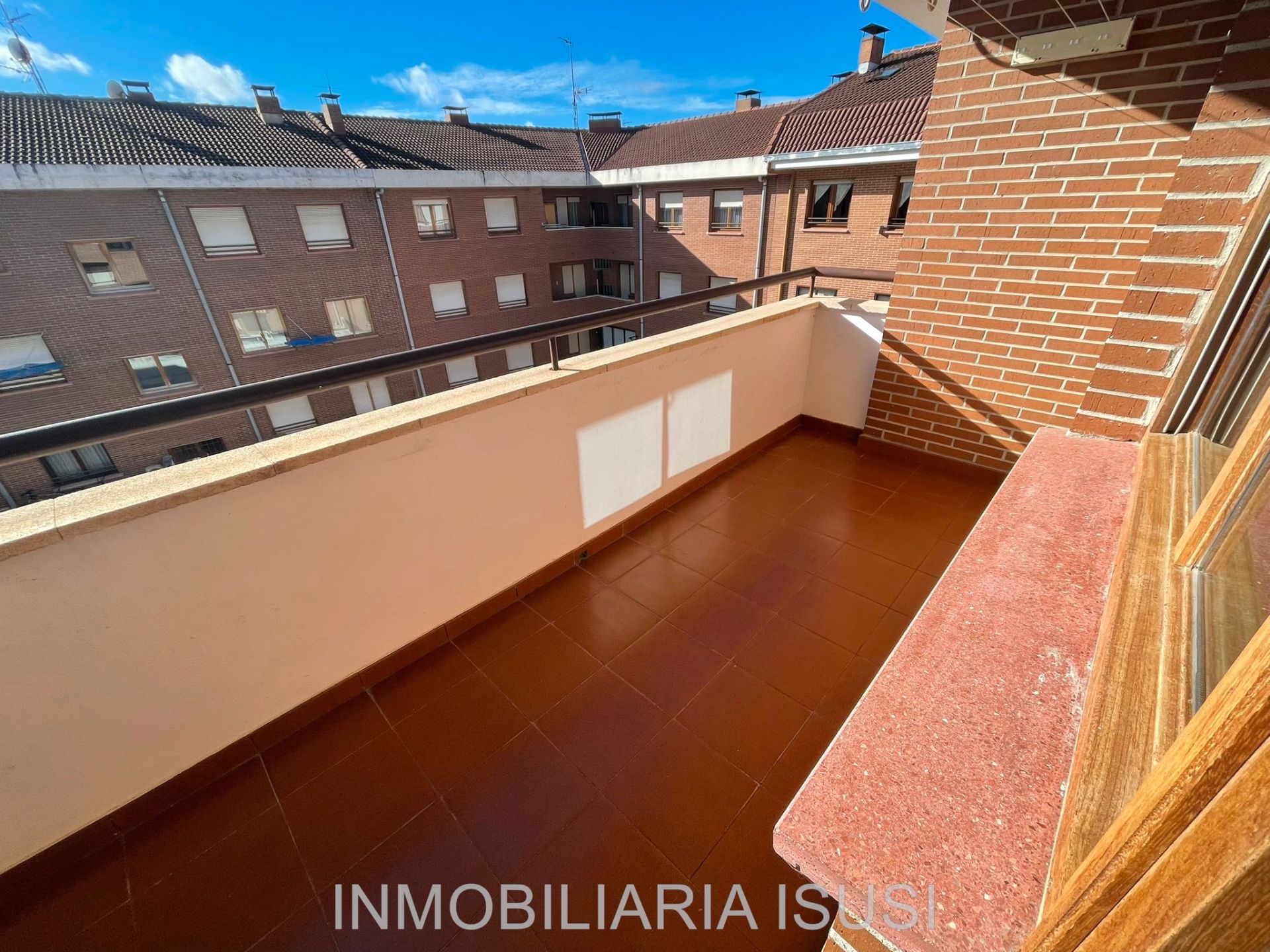 Terraza de Piso en venta en Medina de Pomar con Calefacción y Terraza