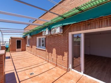 Àtic amb jardí en venda a Avenida DE MADRID