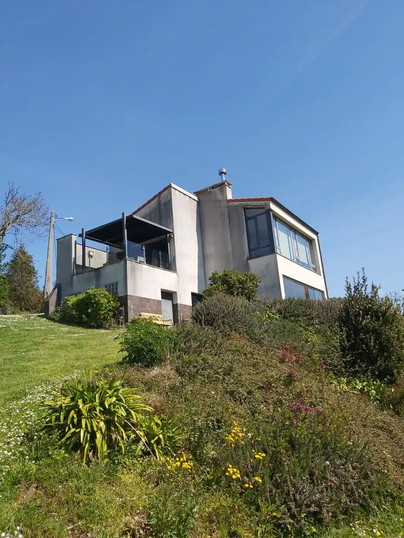 Vista exterior de Casa o xalet en venda en Sariego amb Calefacció, Terrassa i Traster