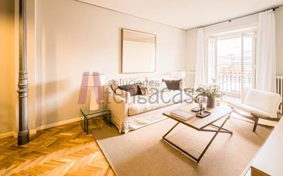 Living room of Flat to rent in  Madrid Capital  with Air Conditioner and Balcony