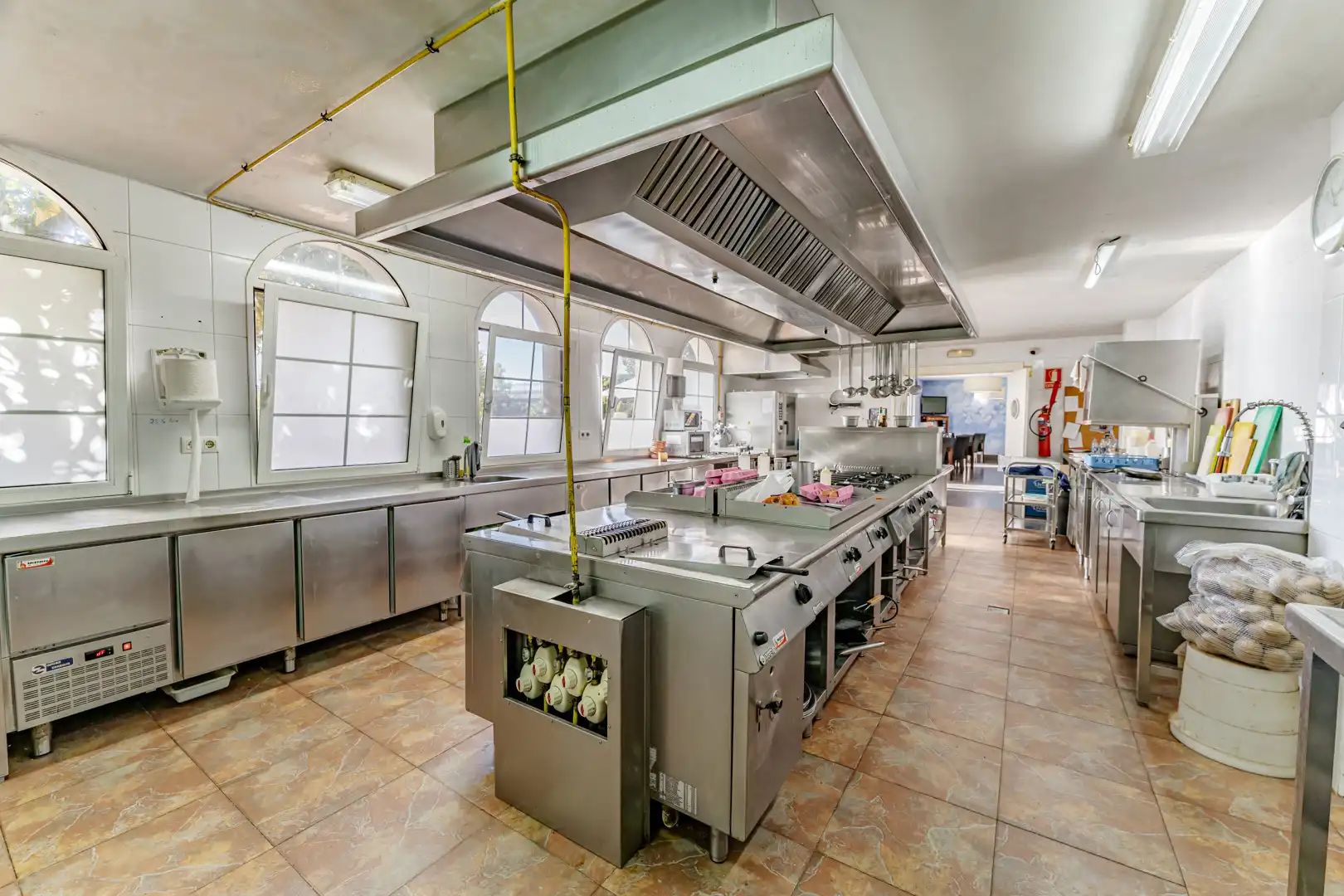Cocina de Edificio en venta en Valle de Losa con Alarma