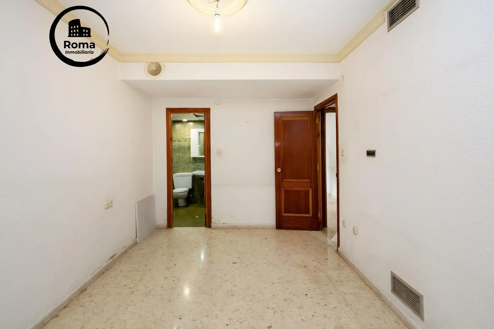 Flat for sale in Granada  with Air Conditioner, Heating and Balcony
