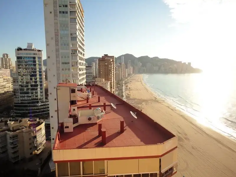 Vista exterior de Pis en venda en Benidorm amb Terrassa, Piscina i Piscina comunitària