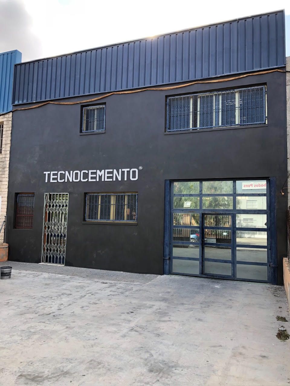 Vista exterior de Local en venda en Elda