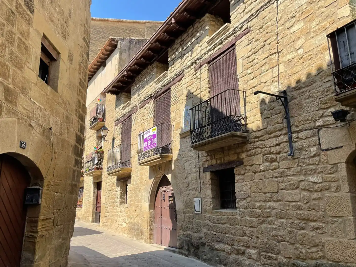 Vista exterior de Casa adosada en venta en Uncastillo con Terraza, Trastero y Amueblado