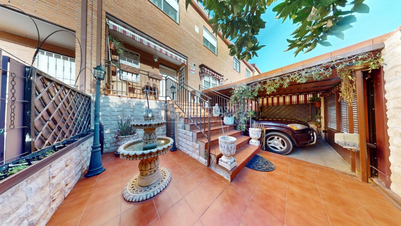 Jardí de Casa adosada en venda en Chiloeches