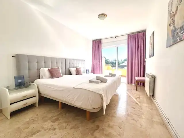 Habitación de Ático en venta en Marbella con Aire acondicionado, Terraza y Trastero