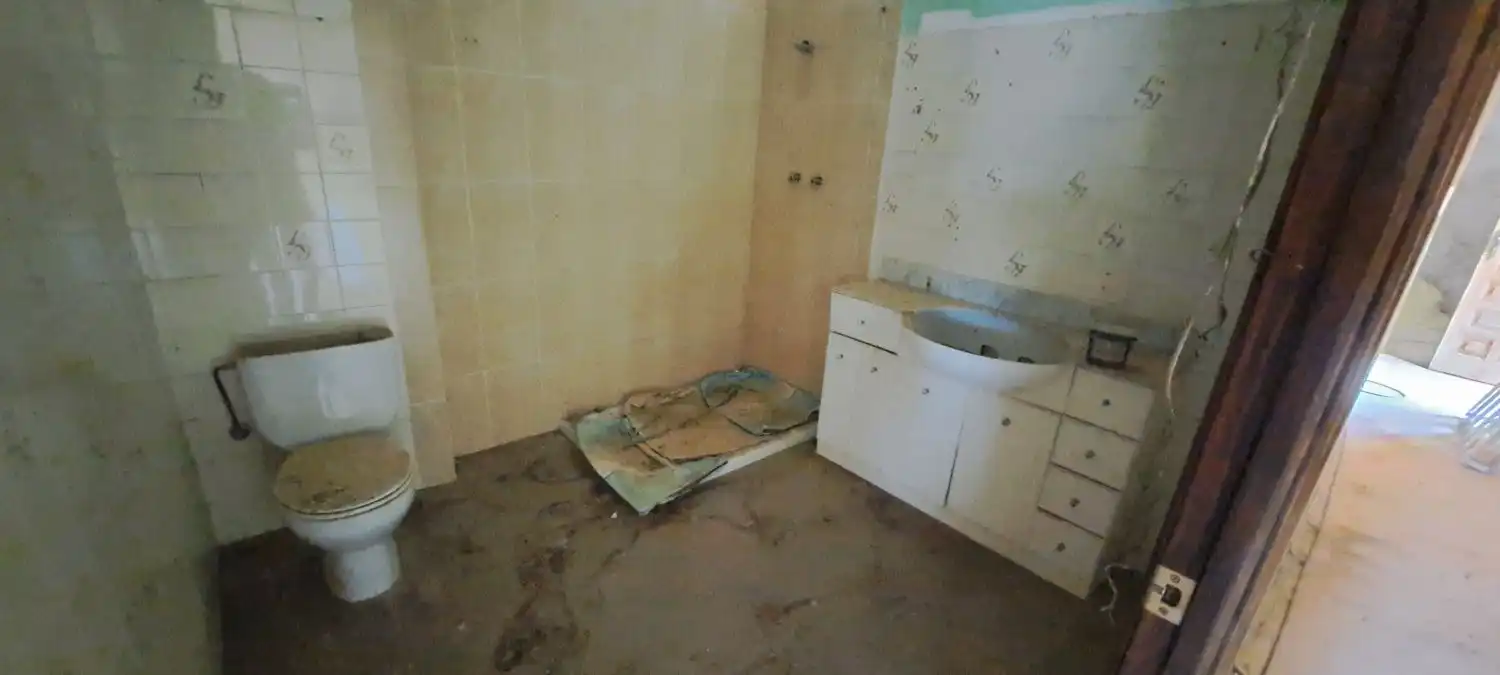 Bathroom of Houses for sale in Almuniente  with Terrace and Storage room