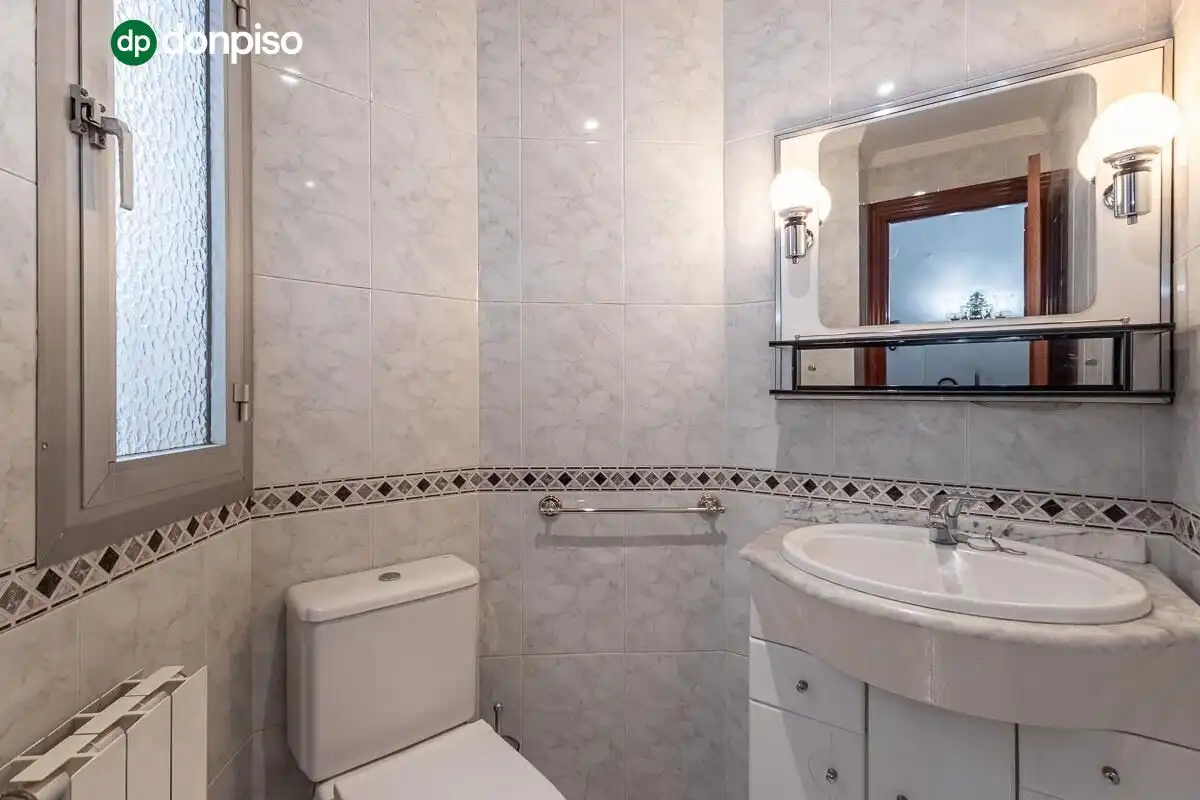 Baño de Piso en venta en Granada con Aire acondicionado, Calefacción y Terraza