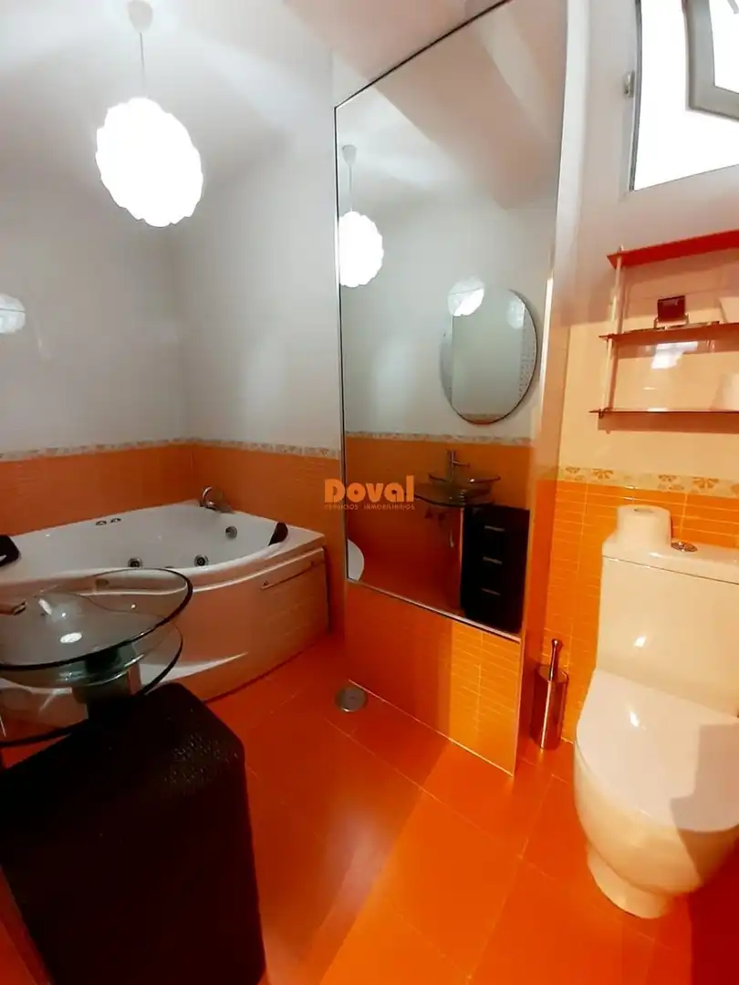 Baño de Piso de alquiler en Vigo  con Calefacción, Amueblado y Balcón