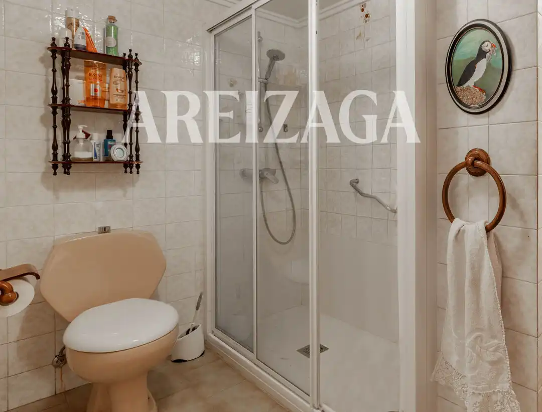 Baño de Piso en venta en Donostia - San Sebastián  con Calefacción y Trastero