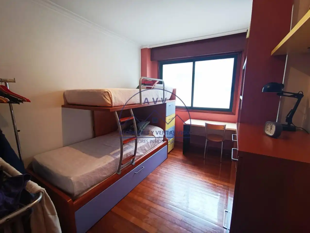 Dormitori de Pis en venda en Vigo  amb Calefacció i Parquet
