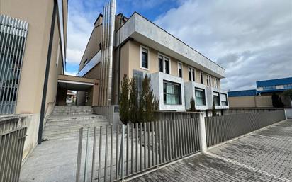 Vista exterior de Casa o xalet en venda en Aranguren amb Calefacció i Traster