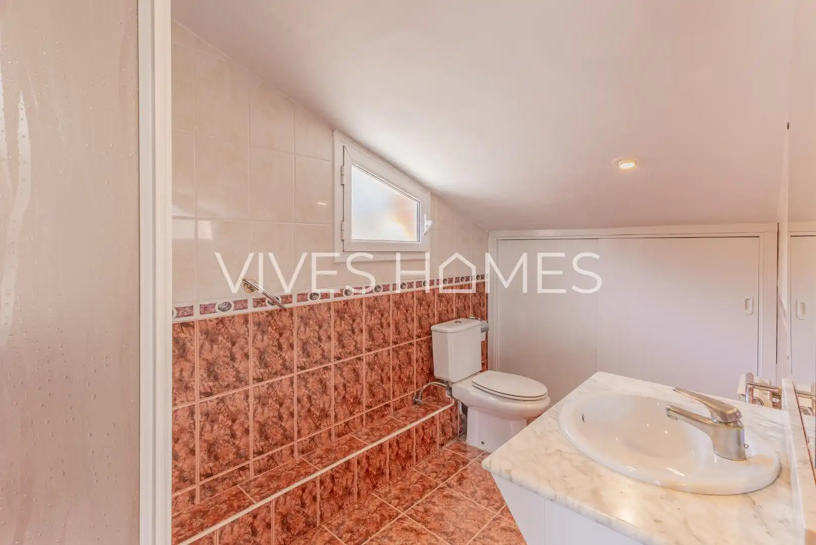 Badezimmer von Haus oder Chalet zum Verkauf in Sant Vicenç de Montalt mit Klimaanlage, Heizung und Privatgarten