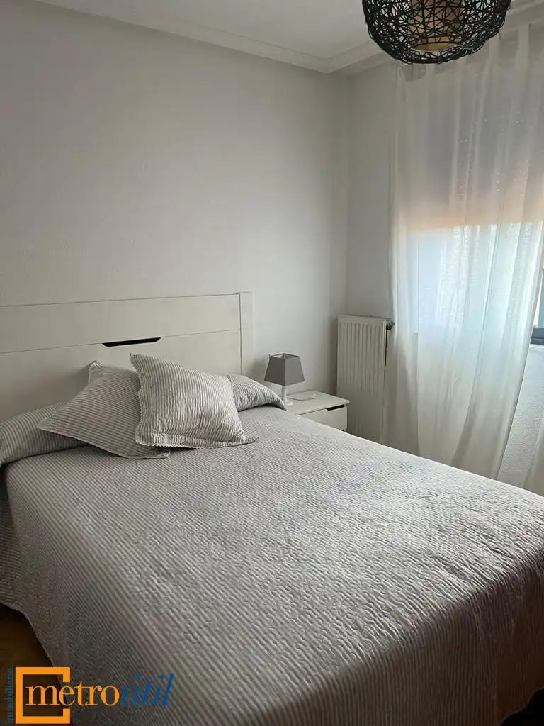 Schlafzimmer von Dachboden zum Verkauf in Salamanca mit Klimaanlage, Heizung und Parkett