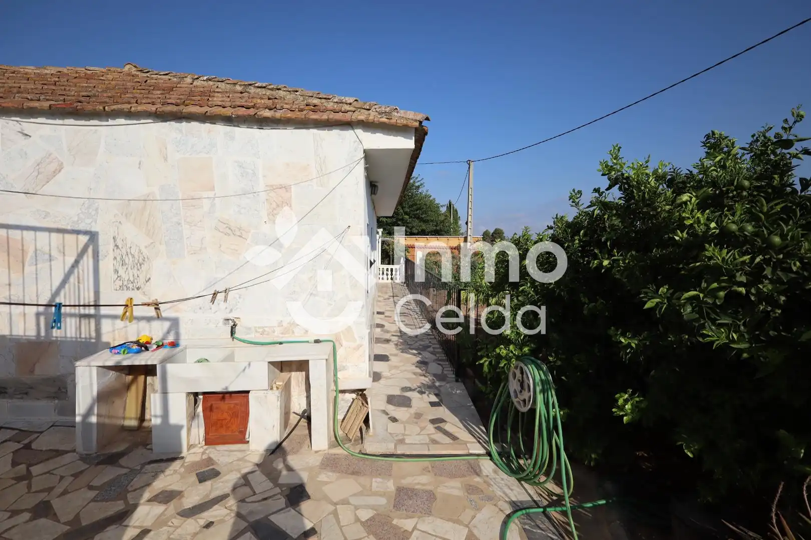 Vista exterior de Casa o xalet en venda en Torrent amb Aire condicionat, Calefacció i Jardí privat