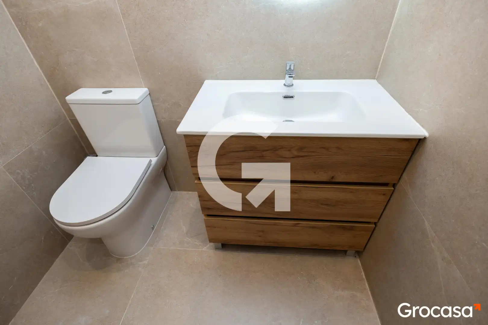 Bathroom of Flat for sale in Sant Vicenç Dels Horts  with Air Conditioner, Heating and Oven