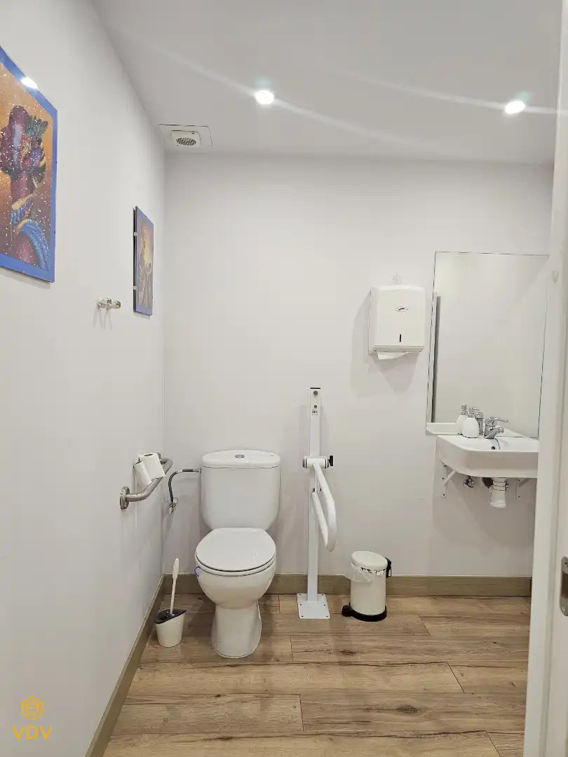 Baño de Local en traspaso en Aranguren con Aire acondicionado, Calefacción y Amueblado