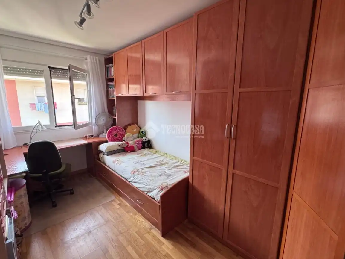 Habitación de Casa adosada en venta en Cuadros con Calefacción y Parquet