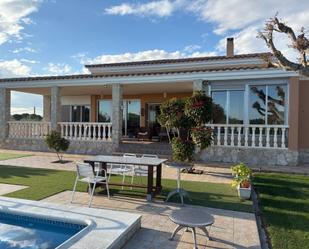 Vista exterior de Finca rústica en venda en Vinaròs amb Calefacció, Terrassa i Piscina