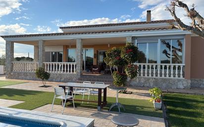 Vista exterior de Finca rústica en venda en Vinaròs amb Calefacció, Terrassa i Piscina