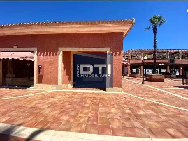 Local comercial en venta en Paseo del Golf 11, imagen 2