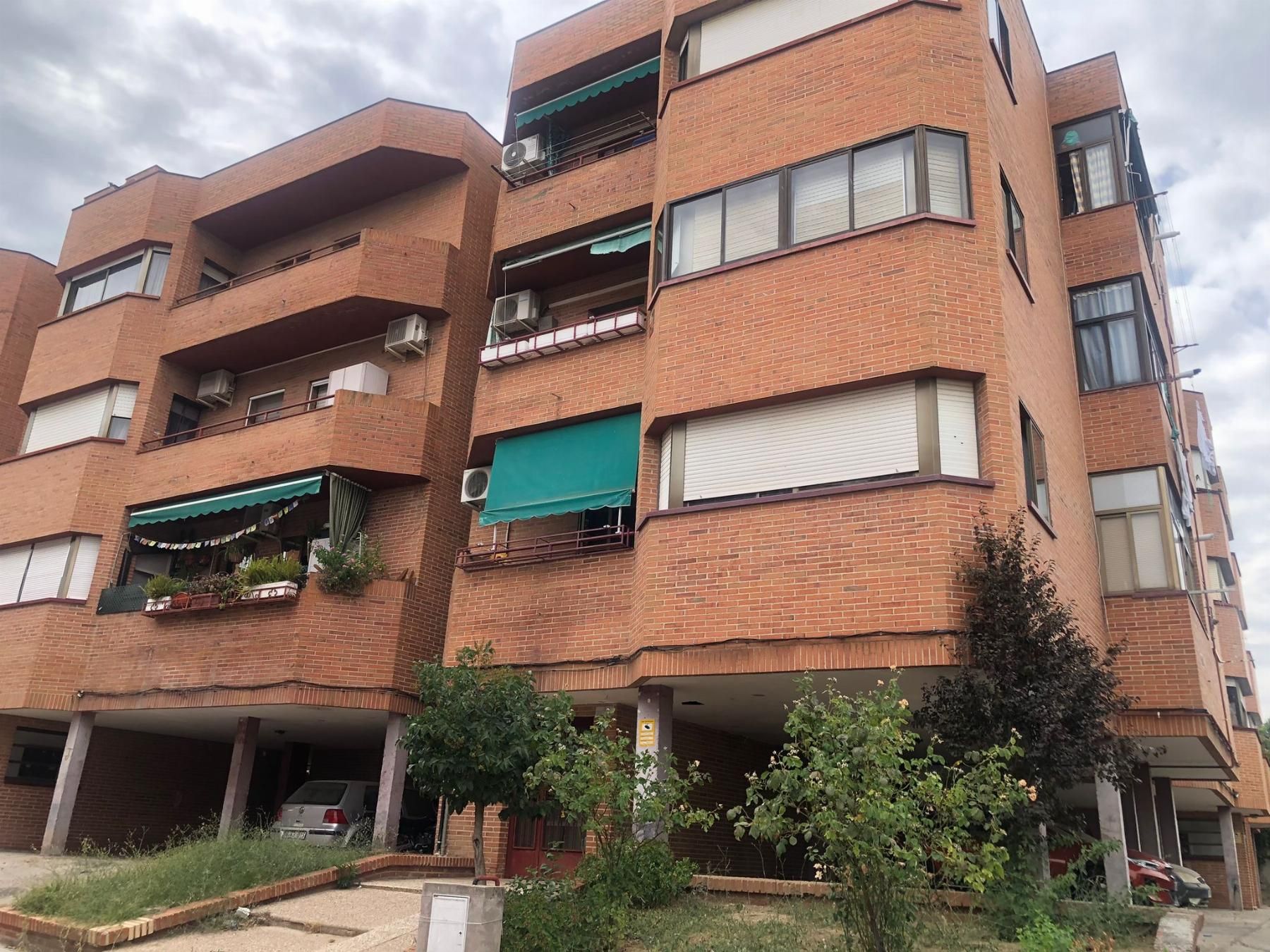 Vista exterior de Pis en venda en San Martín de Valdeiglesias amb Calefacció, Parquet i Terrassa