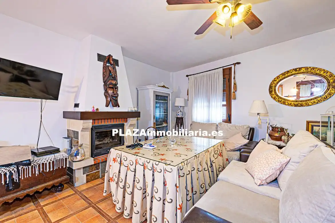 Sala de estar de Casa o chalet en venta en Lucena con Aire acondicionado, Trastero y Piscina