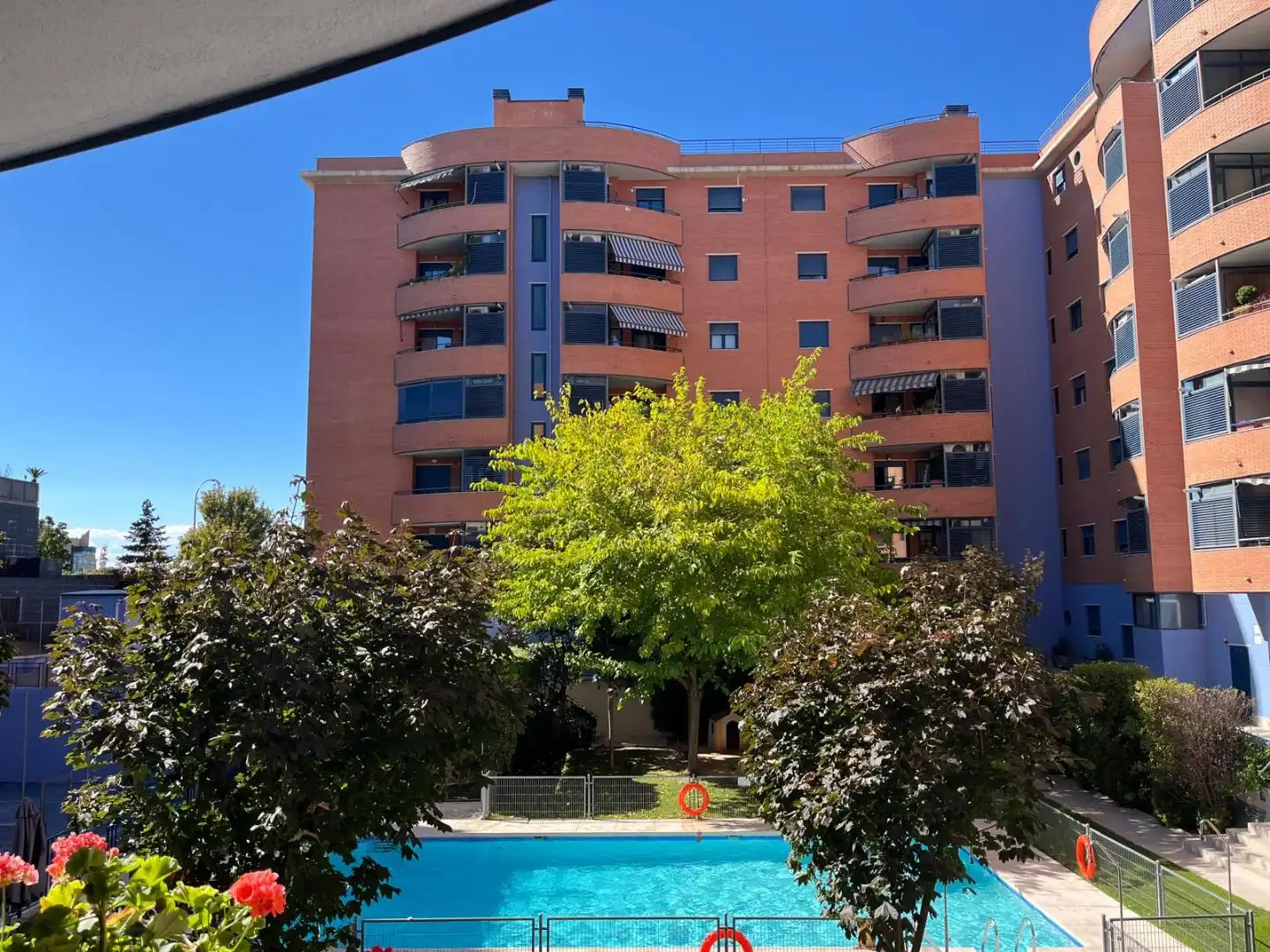 Vista exterior de Pis en venda en  Madrid Capital amb Aire condicionat, Terrassa i Piscina