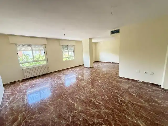 Außenansicht von Wohnung zur Miete in Murcia mit Klimaanlage und Abstellraum